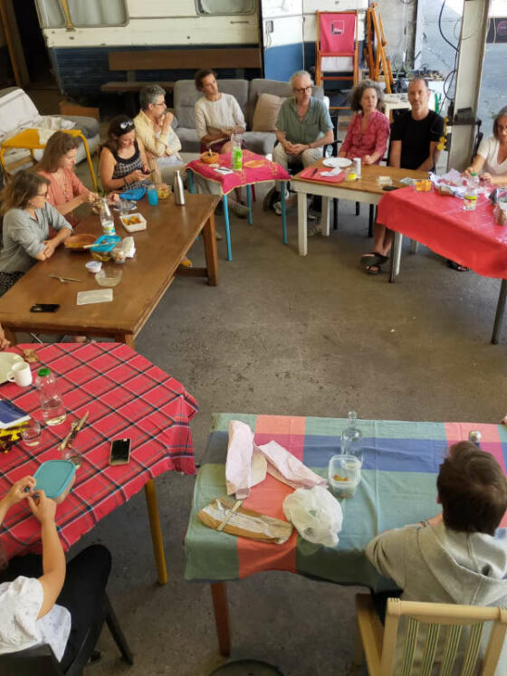 6Mettre à table - Photo M. Oezray